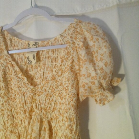 Blu Pepper Blouse Women S Short Sleeve Cropped V-Neck Smocked Floral Tan - Picture 6 of 14